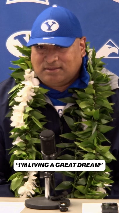 Kalani Sitake is living the DREAM 😁 