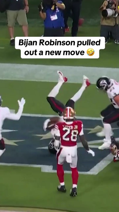 Bijan Robinson makes it a one score game 👀 