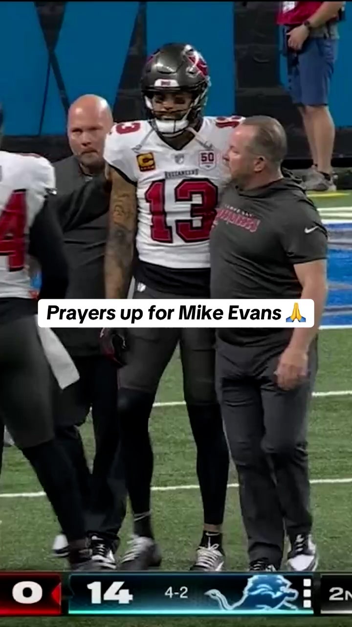 Mike Evans exits game early with injury