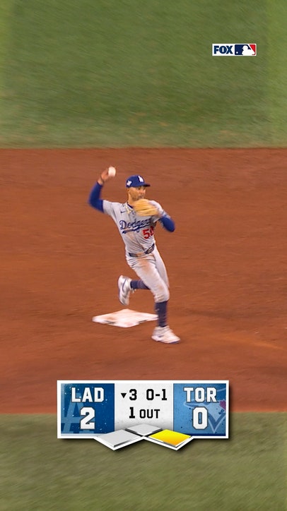 Mookie & Freddie Double Play to end inning 🔥