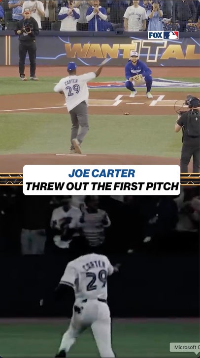 The 1993 World Series hero Joe Carter threw out the first pitch of Game 2! 🫡 
