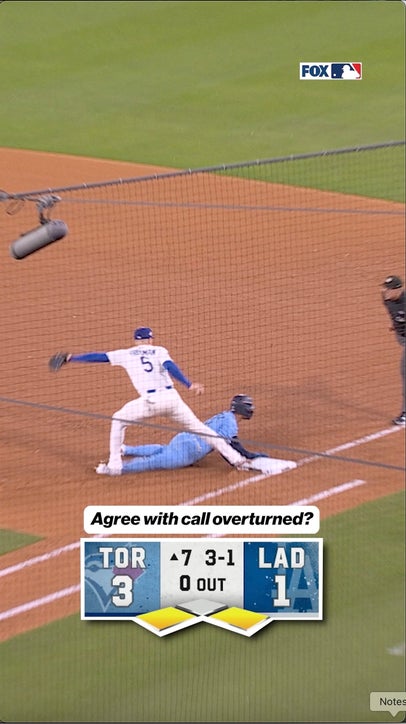 Freddie Freeman WHIFFS on this ball 😬