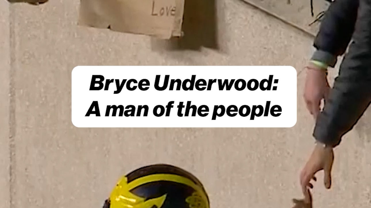 Bryce Underwood takes selfie with a fan 🤳