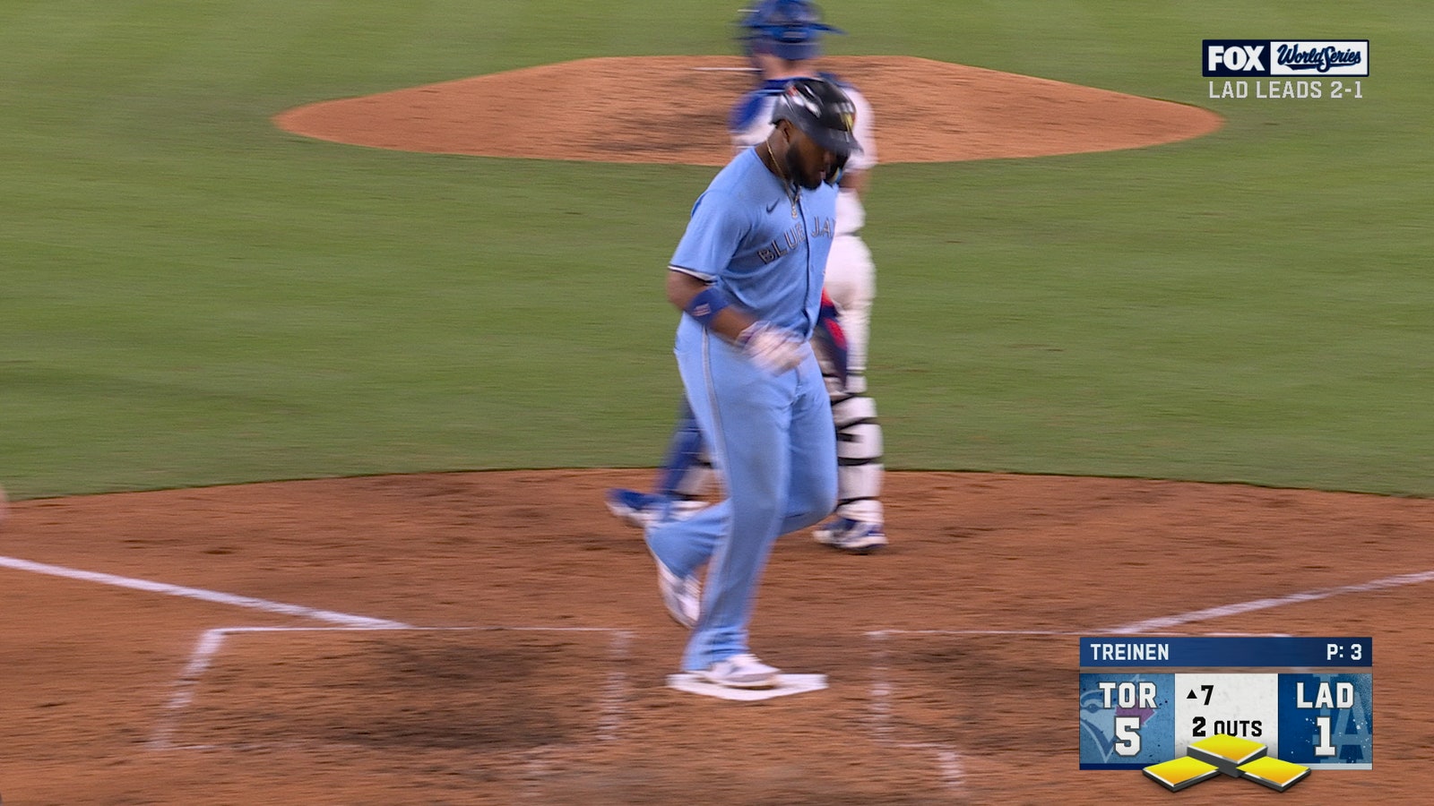 Los Azulejos anotan cuatro carreras en la séptima entrada para ampliar la ventaja de 6-1 sobre los Dodgers en el Juego 4 de la Serie Mundial