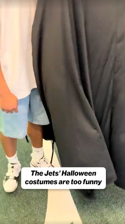 Jets do Halloween right