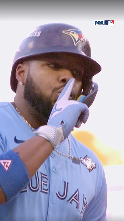 The Blue Jays went back-to-back on THREE pitches to start Game 5  🔥