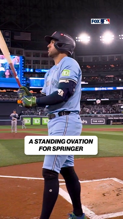 George Springer receives a standing ovation in his return from injury 🙌🏻