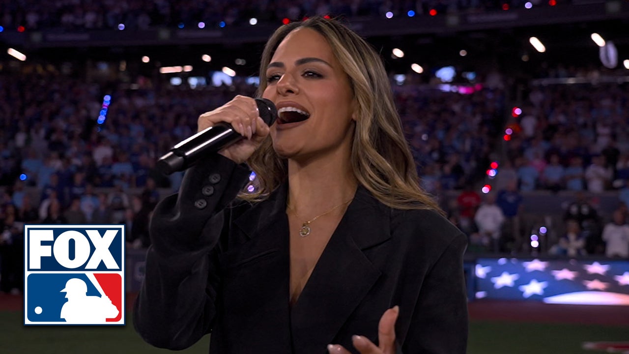 Pia Toscano and Noah Reid perform National Anthems 🇺🇸🇨🇦 ahead of World Series Game 7