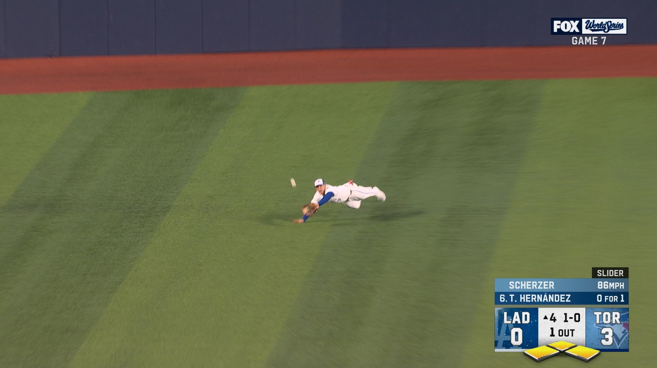 Blue Jays' Daulton Varsho makes diving catch, limiting Dodgers to one run in 4th inning