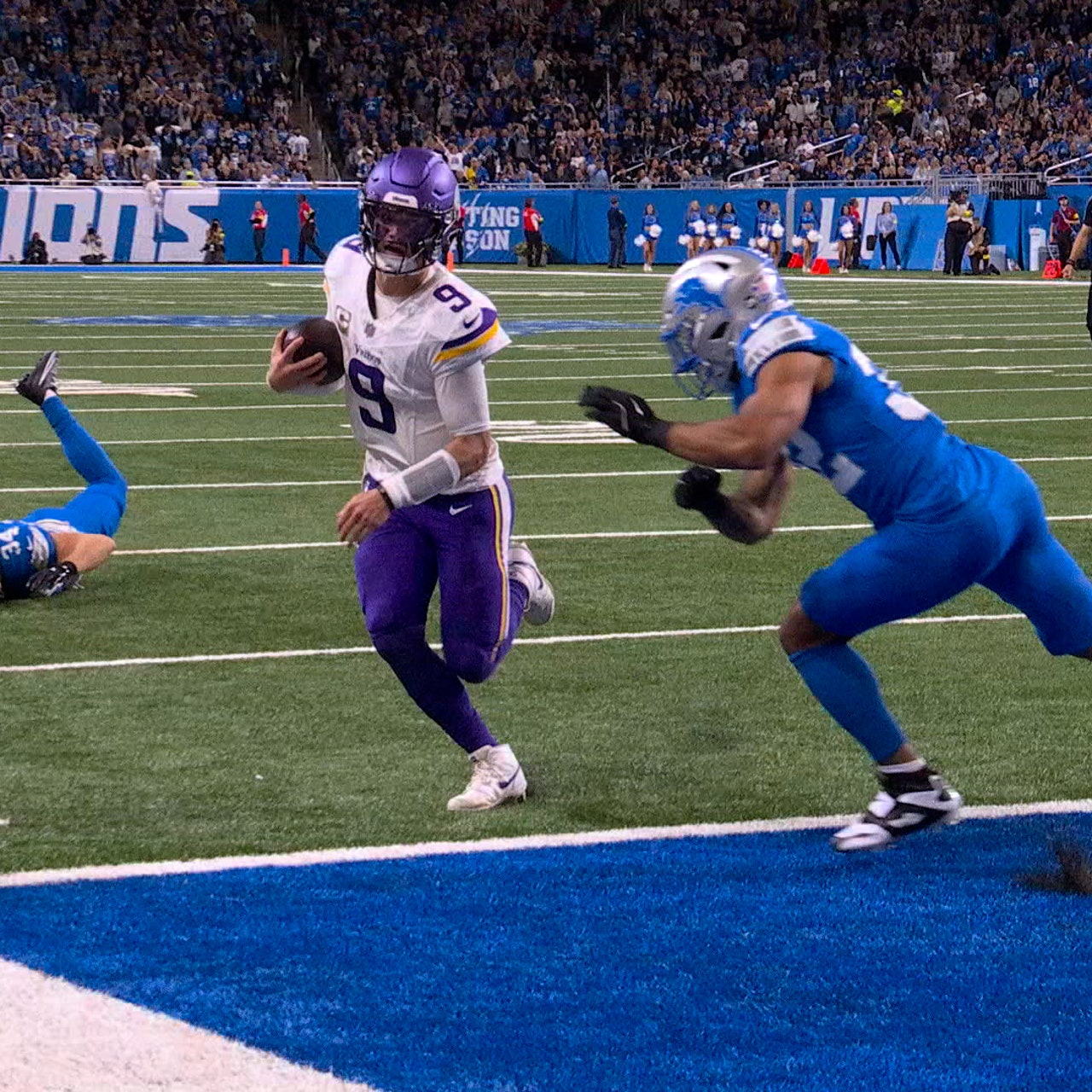 Image for J.J. McCarthy finds the endzone with nine-yard TD rush, extending Vikings' lead over Lions | NFL Highlights