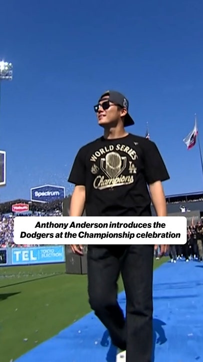 Anthony Anderson introduces the back-to-back champs 🏆