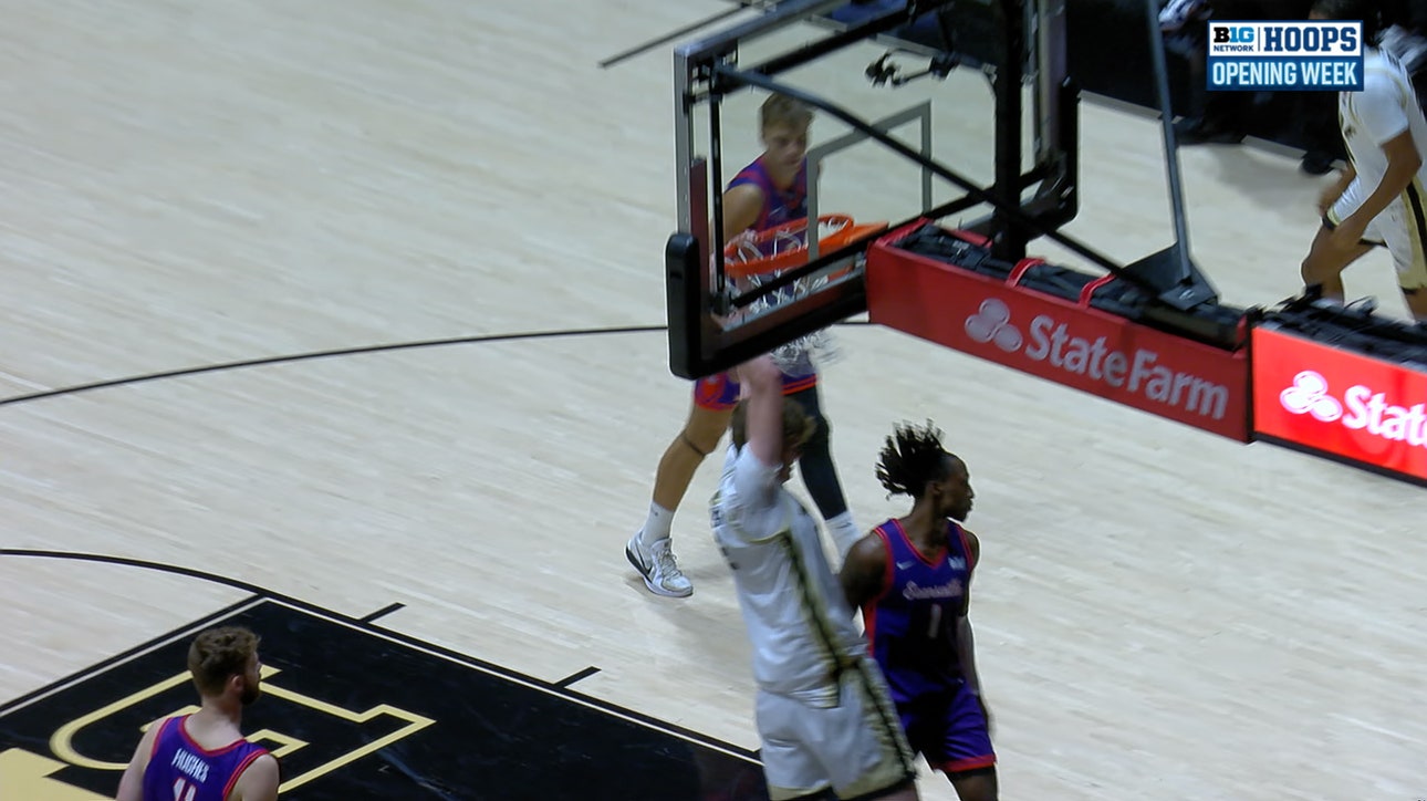 Braden Smith finds Daniel Jacobsen for TOUGH ALLEY-OOP DUNK extending Purdue's lead Evansville