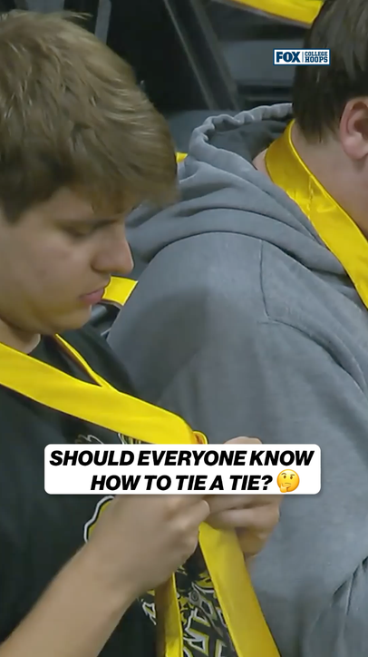 Iowa gave out ties and some fans were STRUGGLING 😂