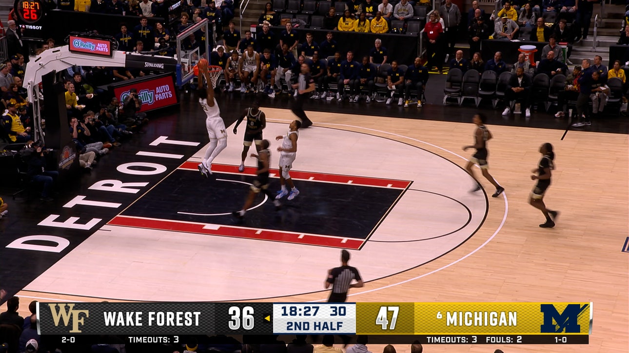 Morez Johnson Jr. finishes alley-oop dunk, extending Michigan's lead over Wake Forest