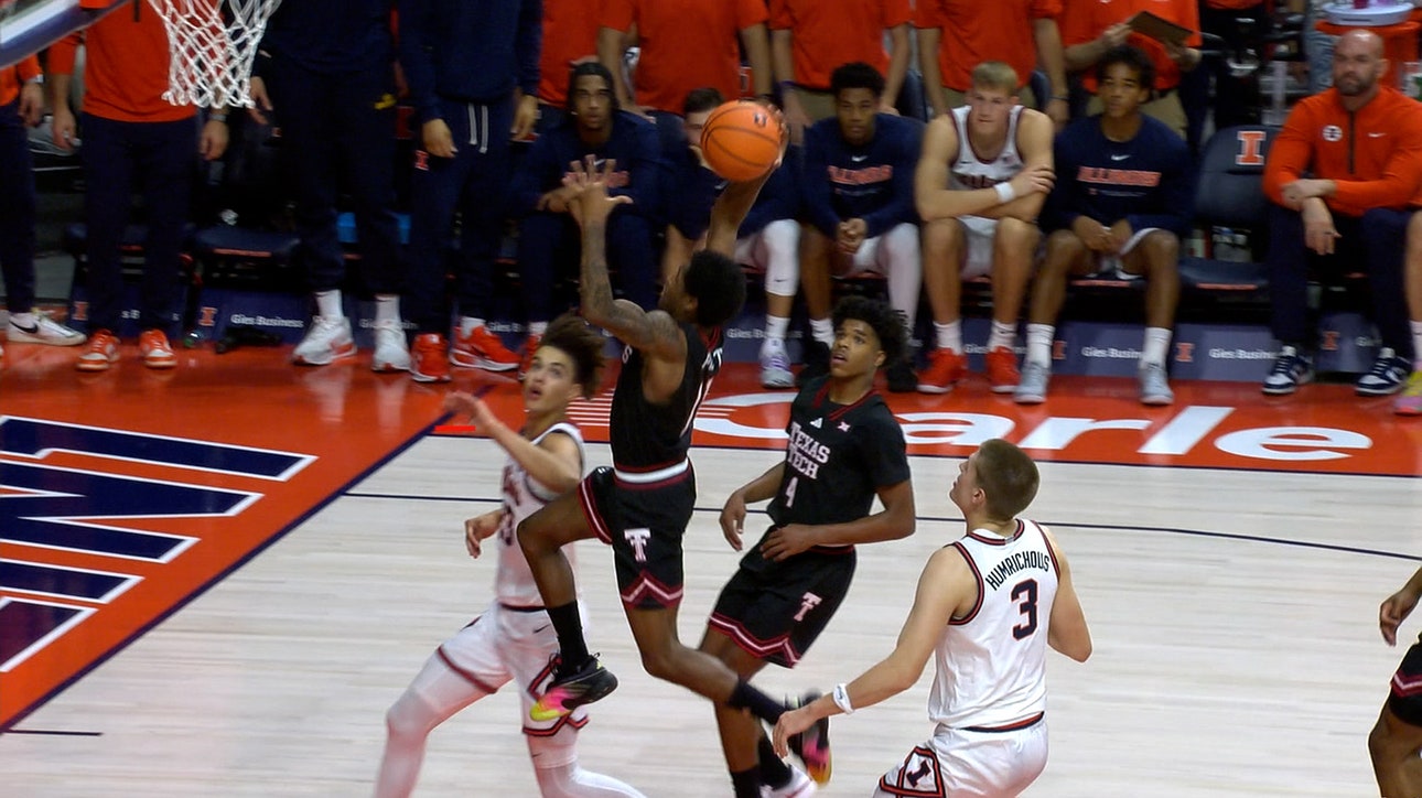 Jaylen Petty throws down a dunk after Texas Tech records a steal vs. Illinois