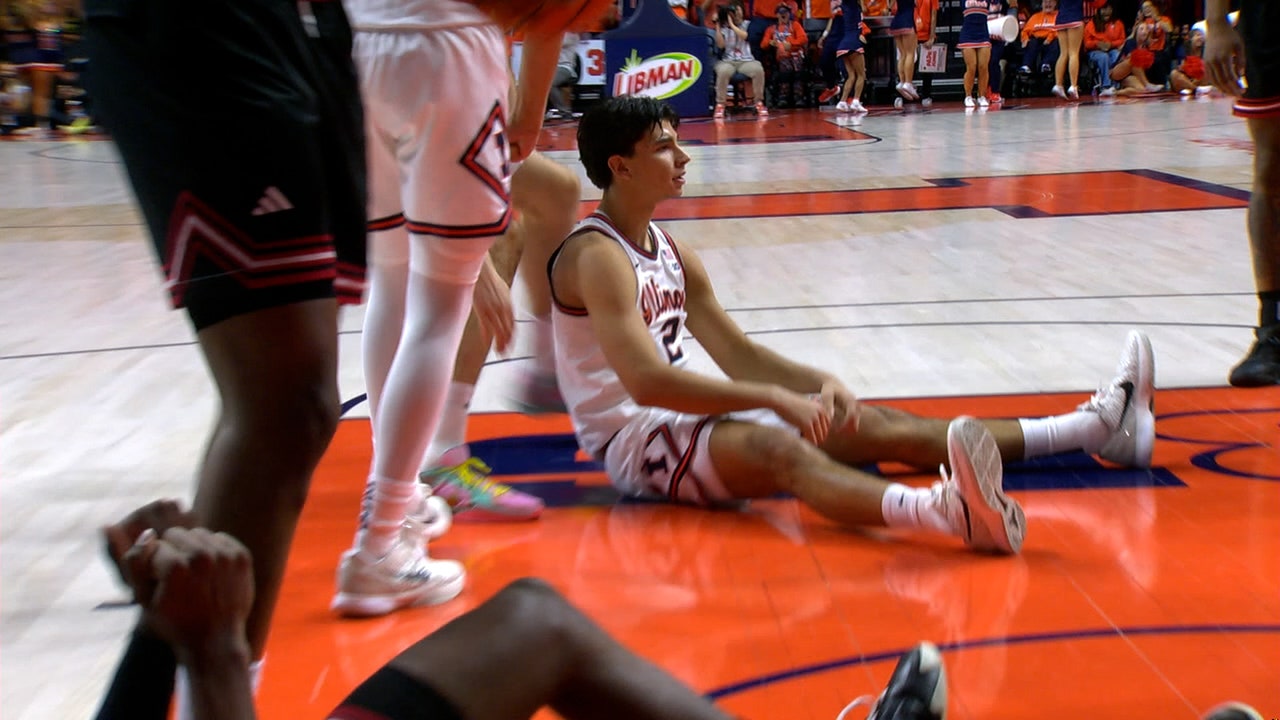 Andrej Stojakovic finishes tough and-1, extending Illinois lead over Texas Tech 