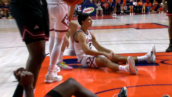 Andrej Stojakovic finishes tough and-1, extending Illinois lead over Texas Tech 