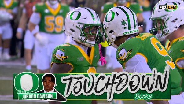 Jordon Davison punches it in for a one-yard TD, Oregon leads Minnesota