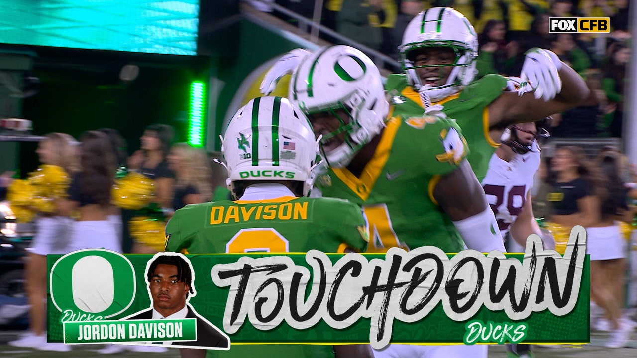 HOUSE CALL! Oregon's Jordon Davison rushes in for a 39-yard TD, extending lead against Minnesota 