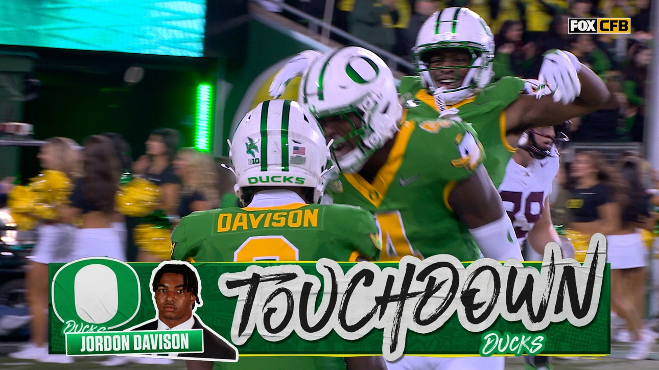 HOUSE CALL! Oregon's Jordon Davison rushes in for a 39-yard TD, extending lead against Minnesota 