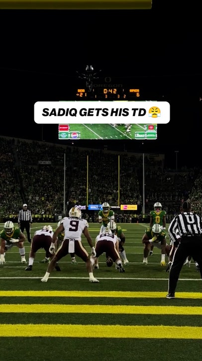 Oregon TE Kenyon Sadiq comes down with it for SIX ‼️