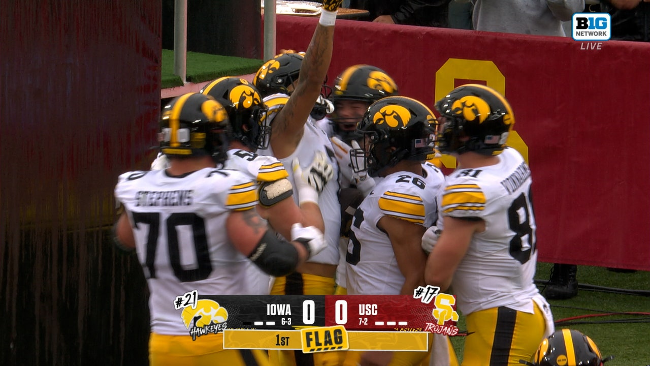 Gronowski floats it in the endzone to connect with Dayton Howard for an early Iowa lead