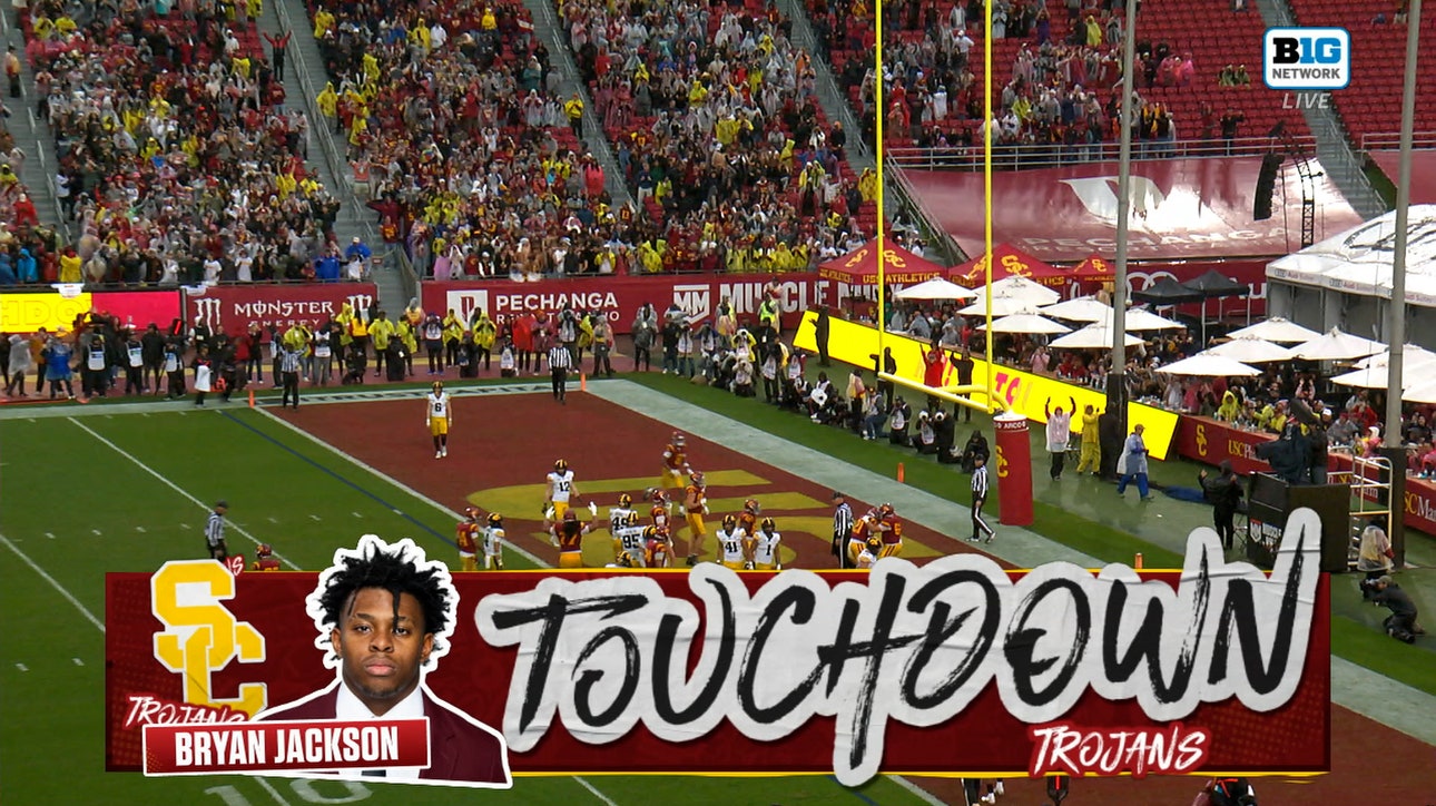 COMEBACK ALERT! 🚨 Bryan Jackson punches it in, giving USC late lead against Iowa