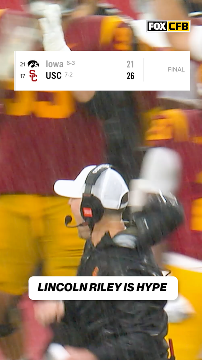 Lincoln Riley was HYPE on the sideline 🔥🙌