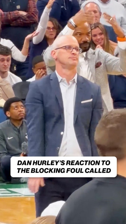 Dan Hurley didn't think TWICE about this foul call 😂