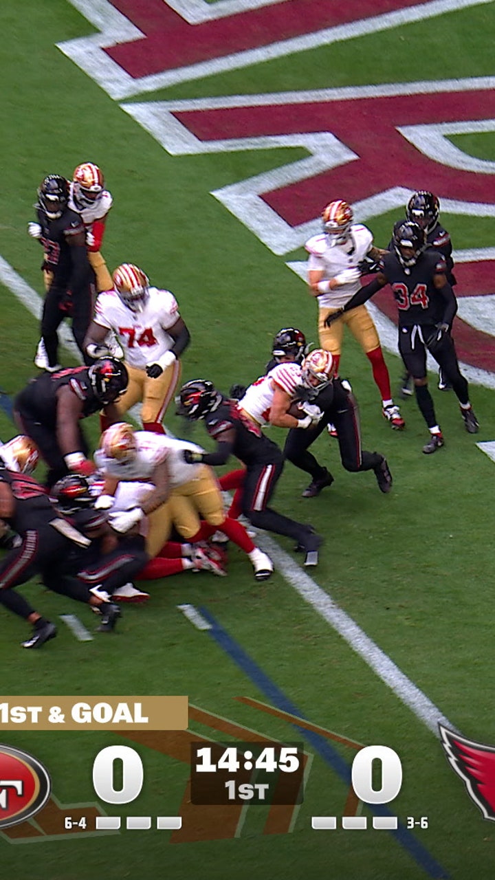 Christian McCaffrey punches in TD, giving 49ers lead over