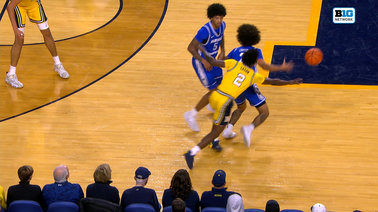 L.J. Cason gets steal and throws down two-handed SLAM dunk to extend Michigan’s lead over Middle Tennessee