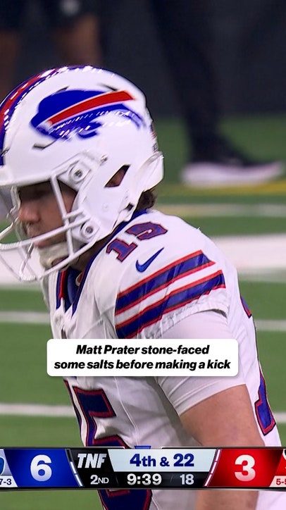 Matt Prater used some smelling salts before nailing a kick 👀