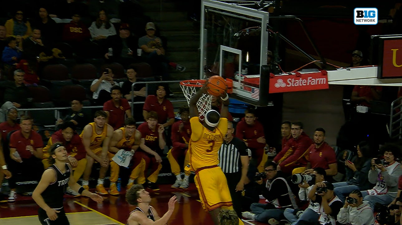 USC’s Amarion Dickerson hammers home alley-oop vs. Troy