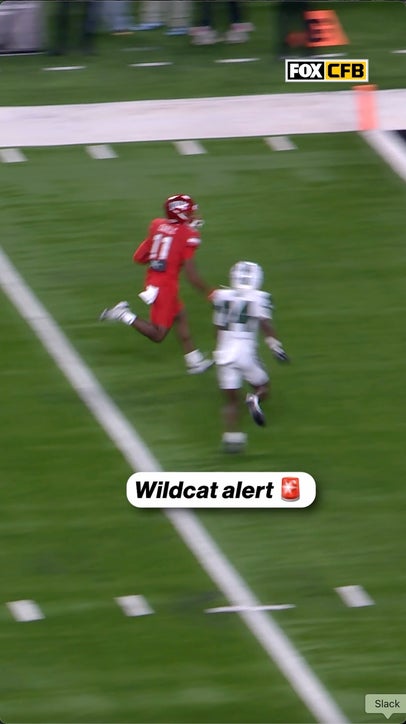 UNLV go into their bag of tricks for the touchdown 😺