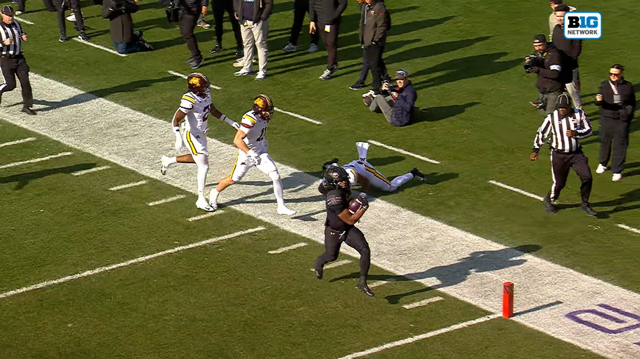 Caleb Komolafe speeds through Minnesota's defense for a 46-yard rushing TD, giving Northwestern early lead