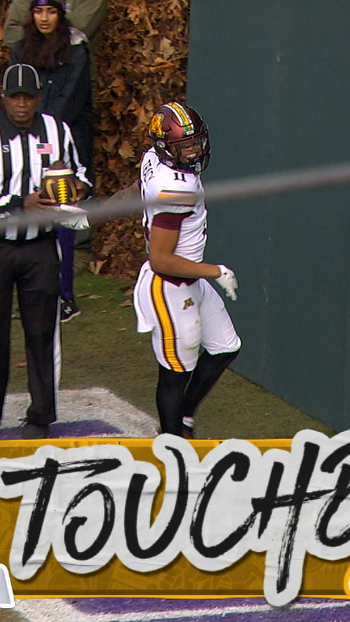 Javon Tracy completes 5-yard pass for a TD, Minnesota takes lead over Northwestern