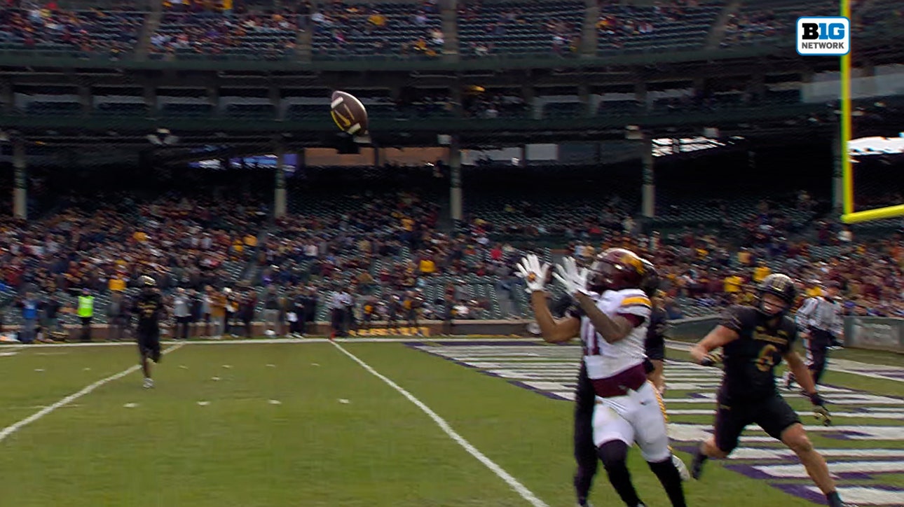 Javon Tracy catches a 28-yard pass for his third TD of the game, Minnesota extends lead over Northwestern 