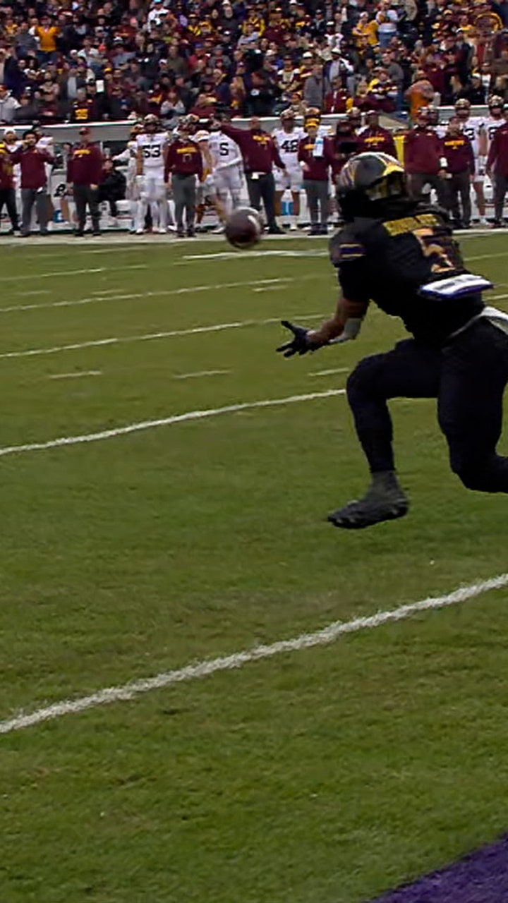 Caleb Komolafe completes a 2-yard receiving TD, Northwestern takes lead after trailing Minnesota 28-13