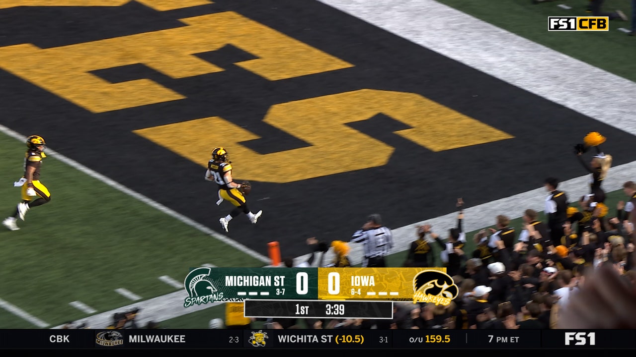 Kaden Wetjen returns a punt 62 yards for touchdown, giving Iowa lead over Michigan State