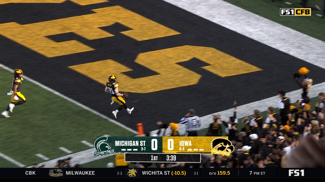 Kaden Wetjen returns a punt 62 yards for touchdown, giving Iowa lead over Michigan State