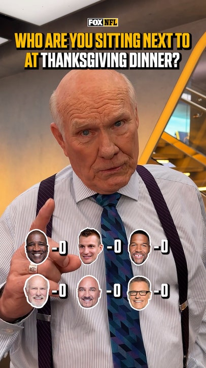 Who are you sitting next to at Thanksgiving dinner? 🦃 👀