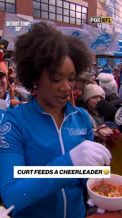 Curt had to share some warm soup with a Lions Cheerleader in that 36 degree weather 🥶😆