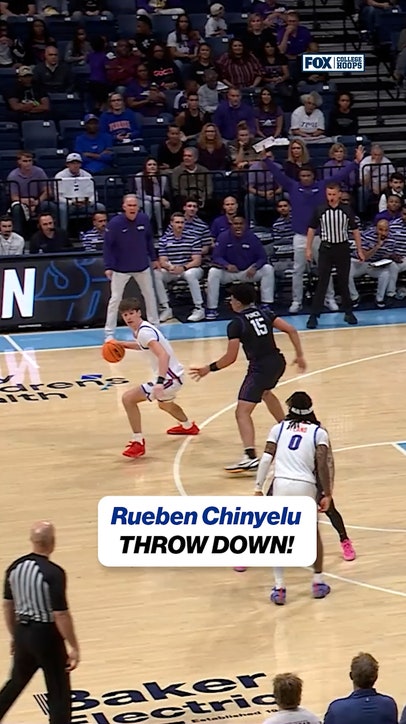 Alley-oop in the half court is TOO nice  🔥