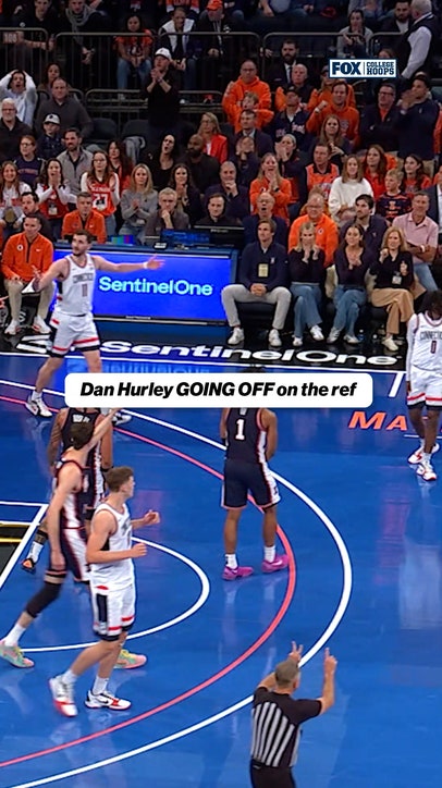 Dan Hurley did NOT like this offensive foul call 😡