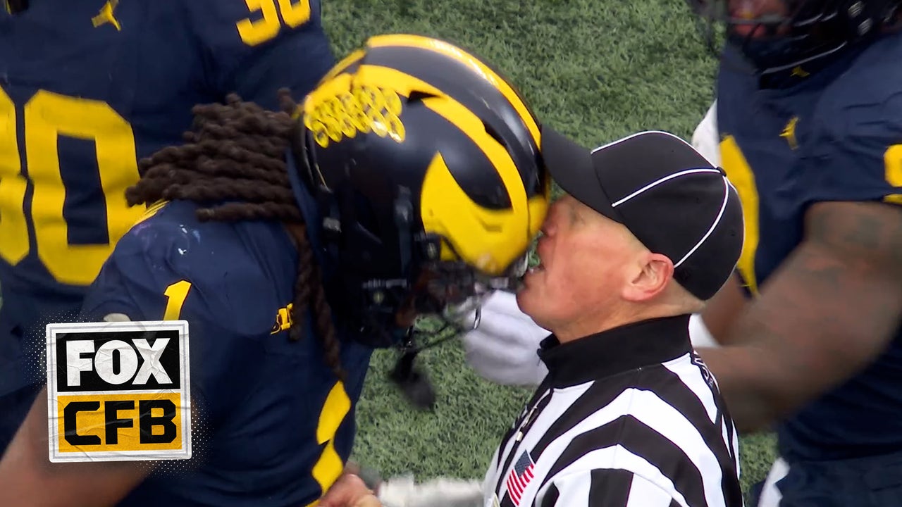 Jaishawn Barham HEADBUTTS the ref 😳 in Ohio State vs. Michigan 