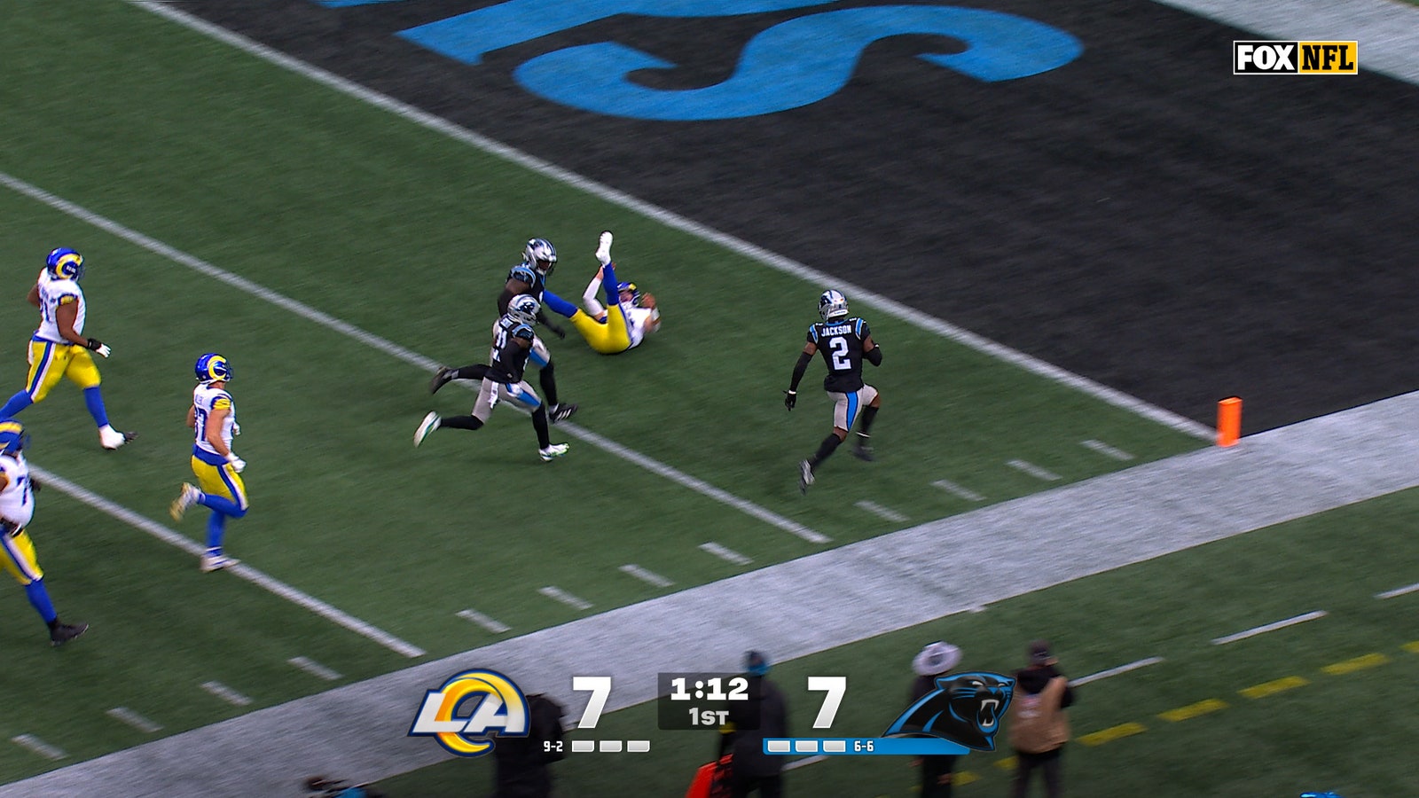 Mike Jackson devuelve una intercepción de 48 yardas para touchdown, dando a los Panthers ventaja sobre los Rams | Lo más destacado de la NFL