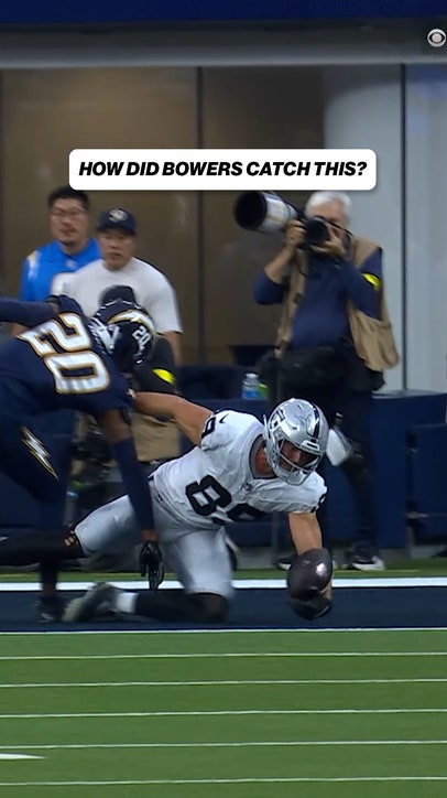 This Brock Bowers catch was UNREAL 🤯 