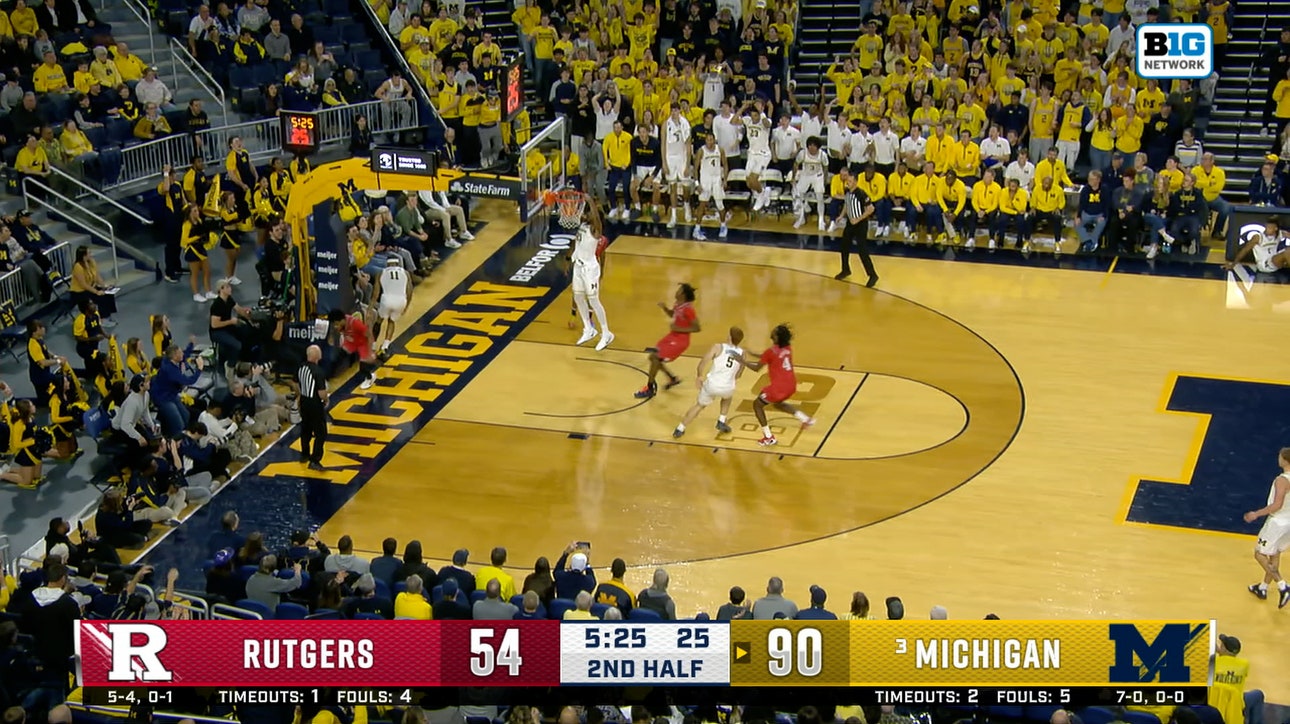 Morez Johnson Jr. throws down dunk, extending Michigan's lead to Rutgers