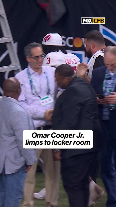 Omar Cooper Jr. exits game, limping to locker room