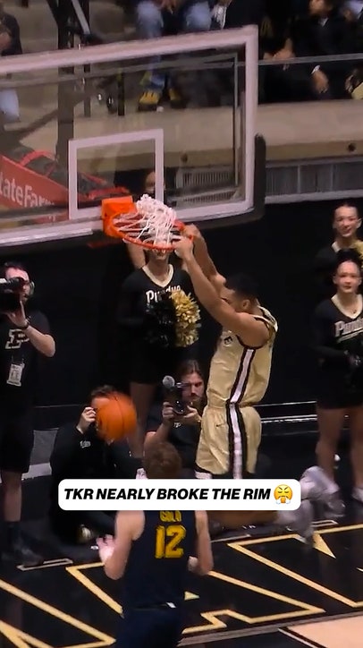 Trey Kaufman-Renn destroyed the rim 💥